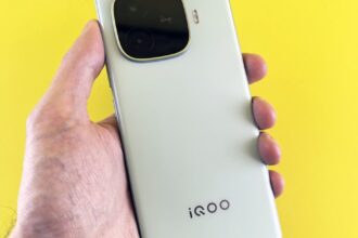 Vivo X300 Ultra Review Beats Rivals With 200MP Zoom Camera | The Mobile Times