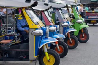 MeitY Removes E-Rickshaw Apps, Warns Google and Apple Over 7 Battery Tools | The Mobile Times